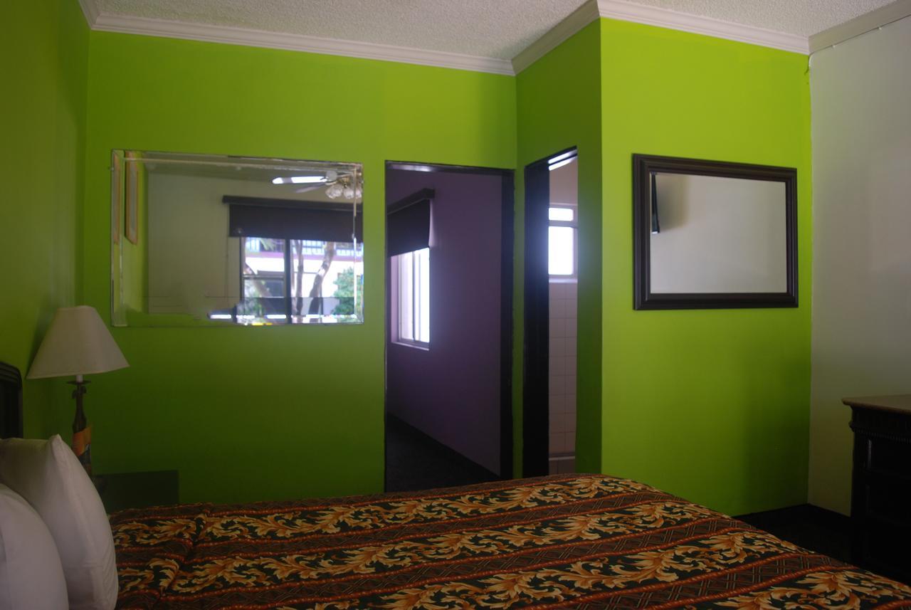 Hotel Suites Royal Tijuana Buitenkant foto